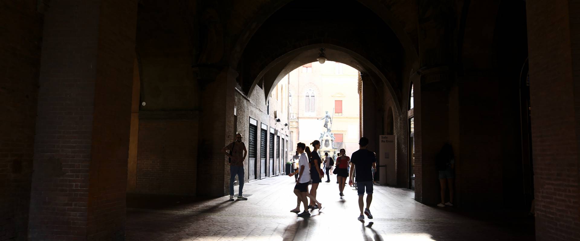 Arco di Palazzo Re Enzo photo by DavideAlberani